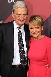 Schauspielerin Uschi Glas mit Mann Dieter Hermann auf dem Roten Teppich des Bayerischen Filmpreis 2019 am 17.01.2020 (©Foto: Martin Schmitz)